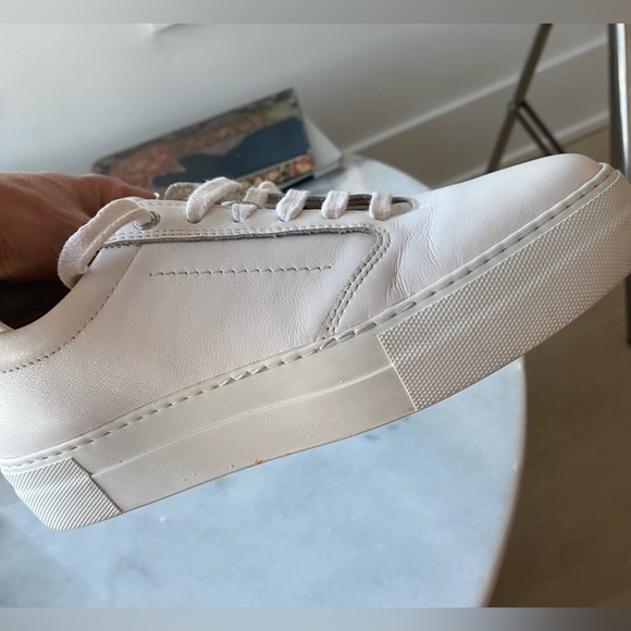 Want Les Essentiels Lalibela Leather sneakers lightly worn condition. Size 37 - Picture 4 of 12